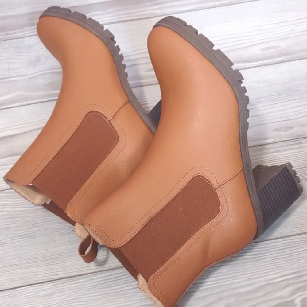 (86-4669) ZBY Chelsea Boots for Women's Sz 9.5